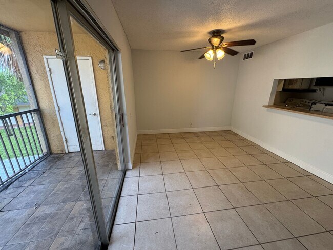 Foto del edificio - 4529 Treehouse Ln