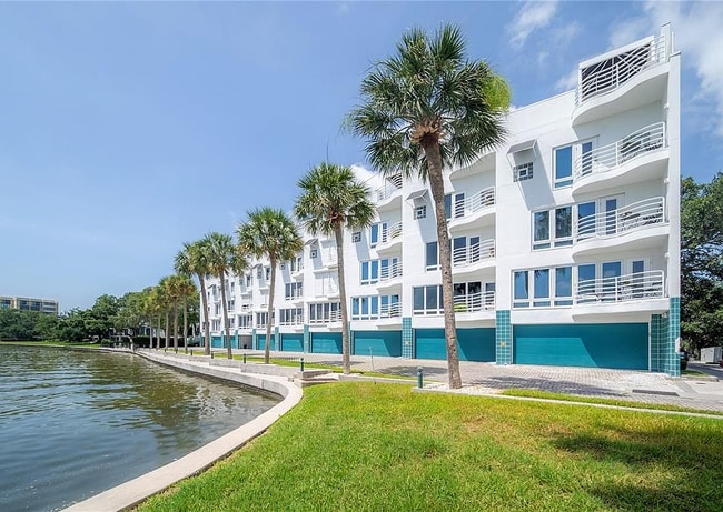 Building Photo - 4950 Bayshore Blvd