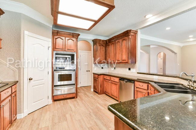 Building Photo - 805 Heritage Oaks Dr, Angleton, TX, 77515