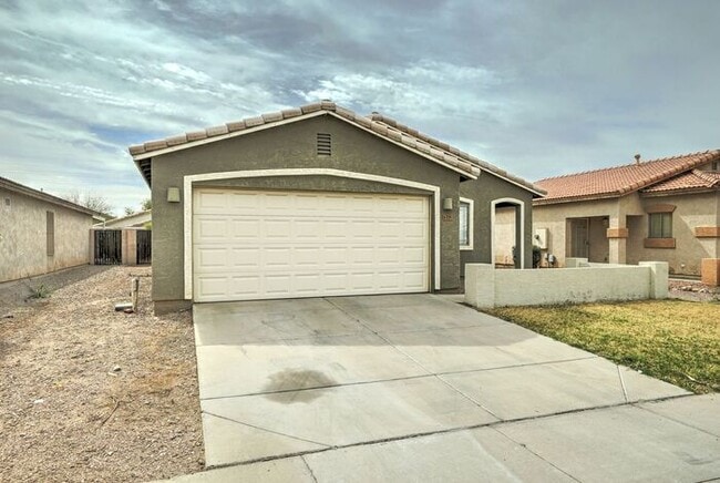 Foto del edificio - COMING SOON! Spacious 3 Bed 2 Bath home in the Estrella Neighborhood