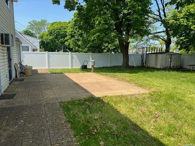 Building Photo - 92 Acre Ln