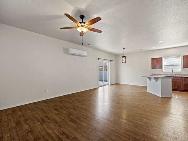 Building Photo - 564 N Harrison
