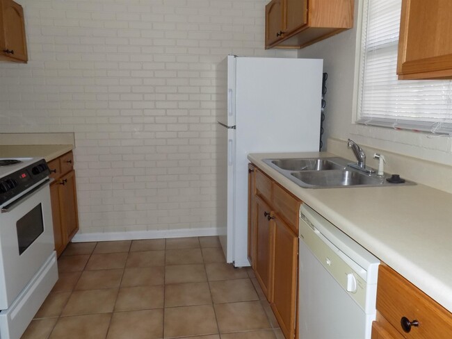 Foto del edificio - 2129 Corinne St