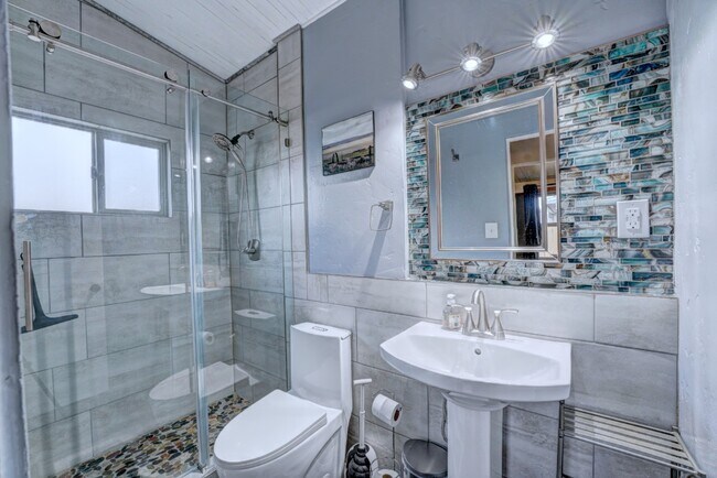 Foto del edificio - 1630 Maple Ct