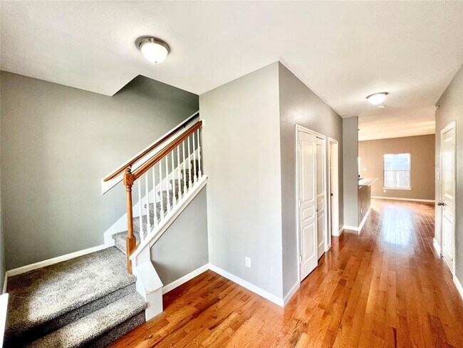Foto del edificio - 8323 Greys Ln