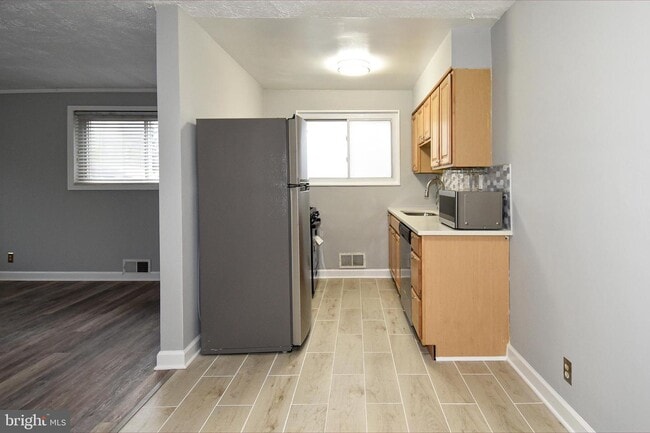 Building Photo - 4710 Queensbury Rd