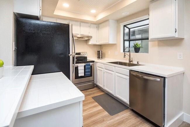 Building Photo - 3689 Grant Dr