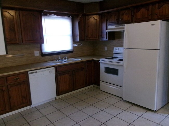 Building Photo - Cozy and comfortable one level condo
