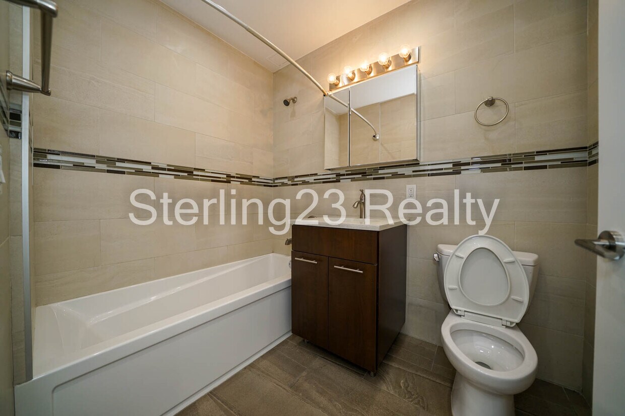 Building Photo - 2534 31st St