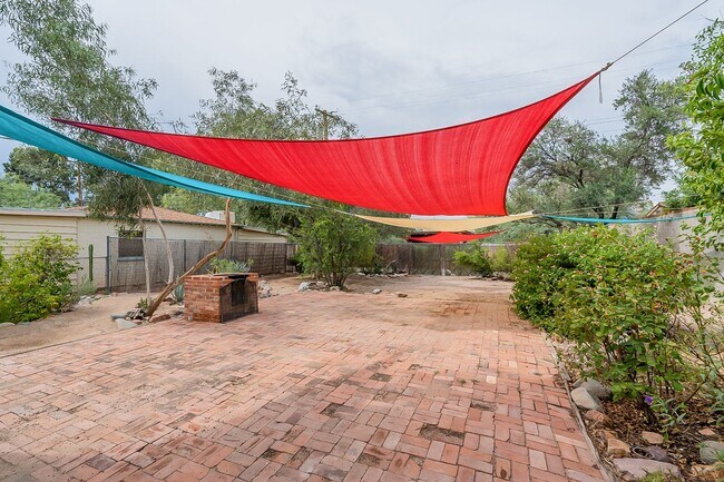 Foto del edificio - 2333 E Drachman St