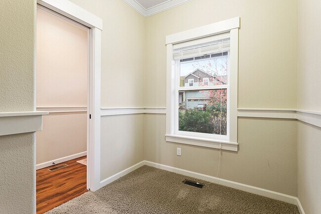 Foto del edificio - Excellent Condition Three Bedroom + Office, Fenced Backyard, Central AC