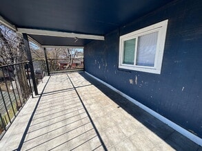 Building Photo - 811 S General McMullen Dr