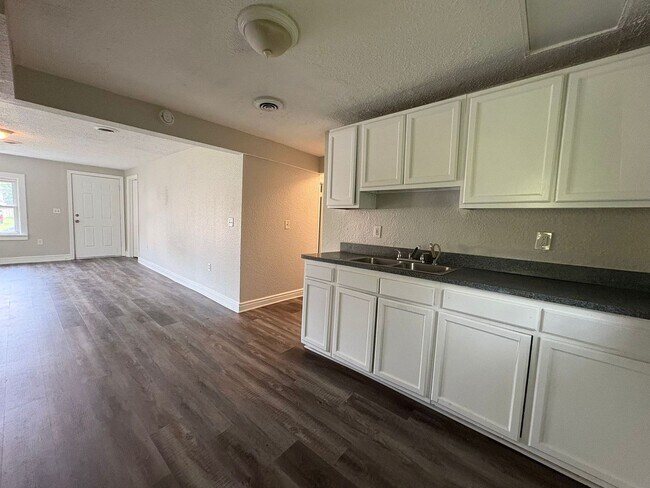 Foto del edificio - Charming 3-Bedroom Home