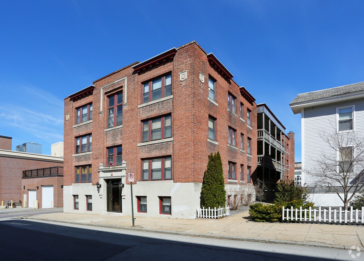 Foto principal - 10-18 Prospect St