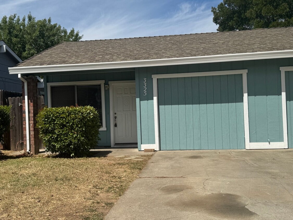 3325-3327 Jayanne Way - 3325-3327 Jayanne Way