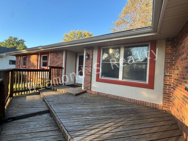 Building Photo - Great South Springfield Location!  Disney/...