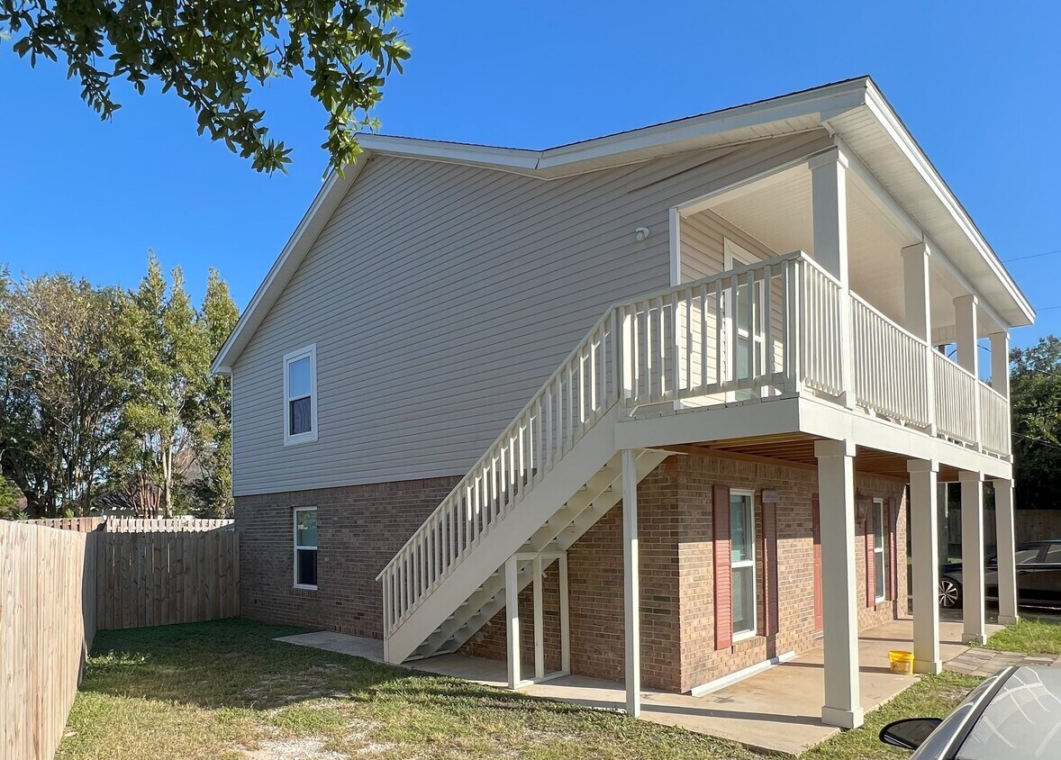 Building Photo - 1070 Bayshore Rd