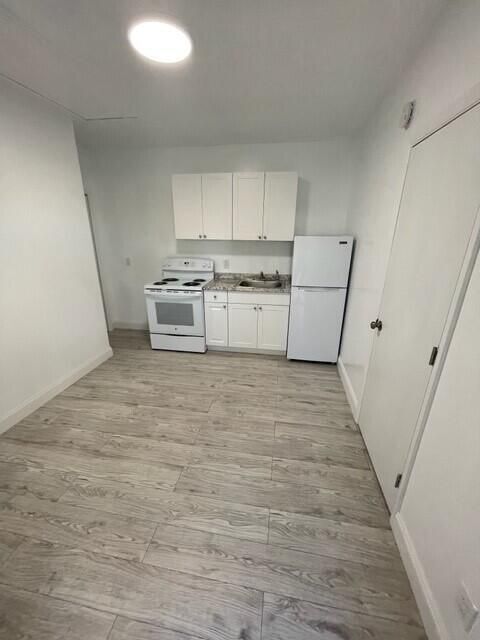 Foto del edificio - 3890 Lakewood Rd