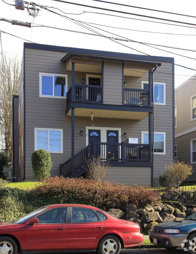 Building Photo - 110 12th Ave E