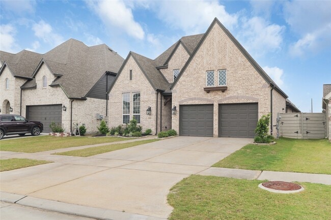Foto del edificio - 5122 Walnut Grv Ln