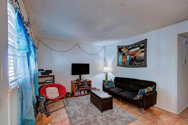 Foto del edificio - 803 W 28th St