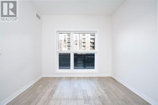 Photo du bâtiment - 102 Grovewood Common