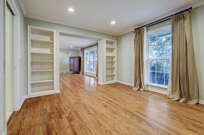 Foto del edificio - 6230 Inwood Dr