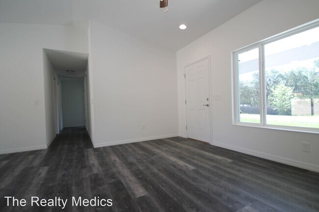 Building Photo - 3 br, 2 bath House - 25 Elm Rd