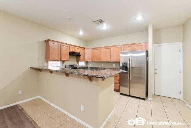Building Photo - Move in special: $1,000 off rent!  REDUCED...