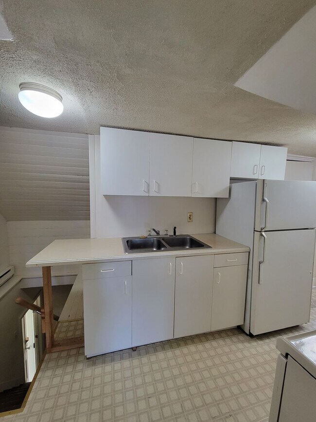 Building Photo - 252 Colorado Street, Apt. 4