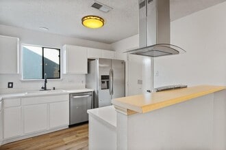 Building Photo - 9826 Briar Ridge Dr