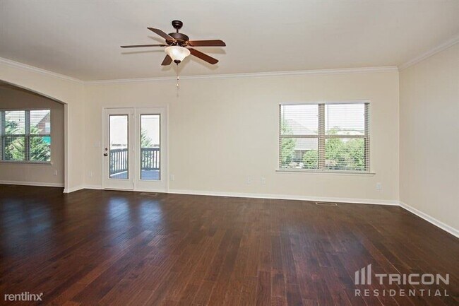 Foto del edificio - 5004 Geranium Dr