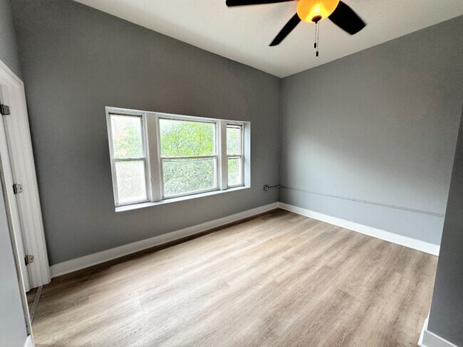 Foto del edificio - 2286 S Blue Island Ave