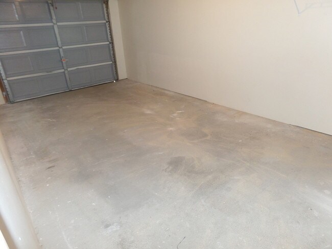 Building Photo - 2 Bedroom Duplex in East Glenn