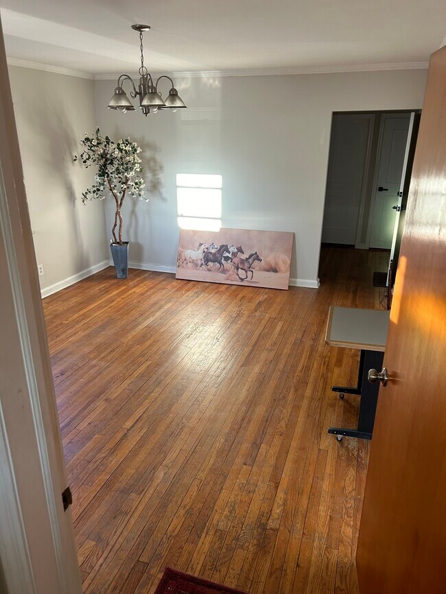Building Photo - 484 Burkhard Ave