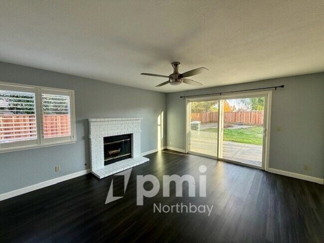 Foto del edificio - 743 Lafayette Rd