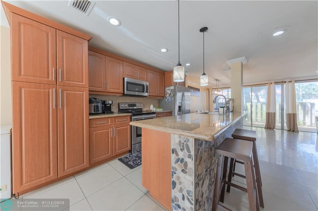 Foto principal - 841 NW 82nd Ave