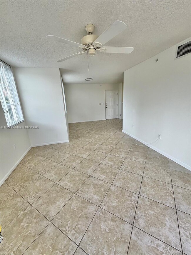 Building Photo - 4844 N State Rd 7