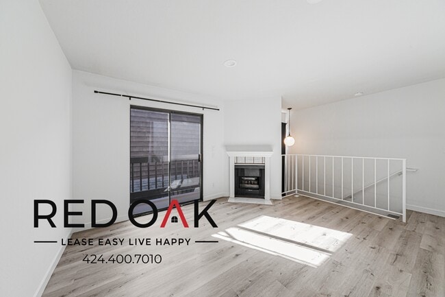 Building Photo - 15050 Moorpark St