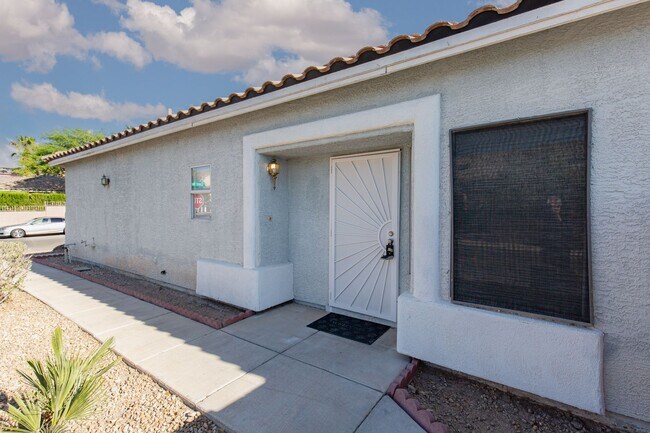 Foto del edificio - Newly remodeled single story home in Spring Valley