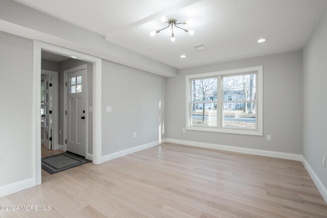 Building Photo - 487 Branch Ave