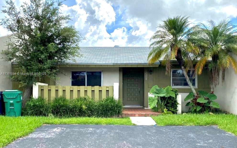Primary Photo - 12338 SW 110th S Canal Street Rd