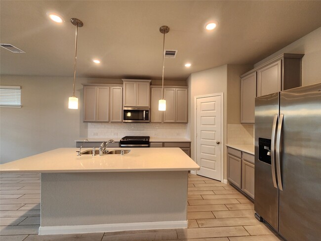 Building Photo - 1513 Lakeline Oak Dr