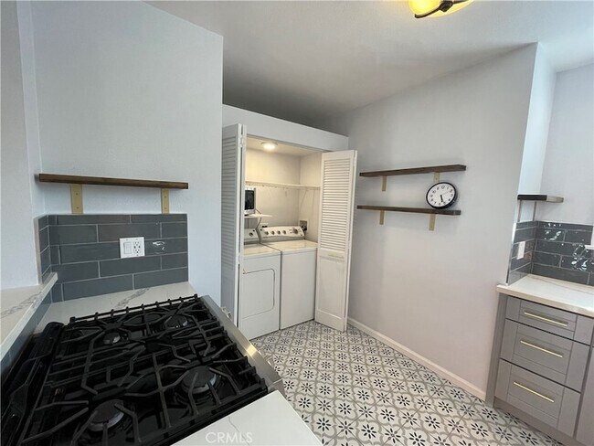 Foto del edificio - 4447 E 14th St