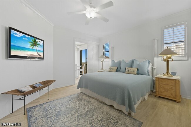 Foto del edificio - 7040 Pelican Bay Blvd