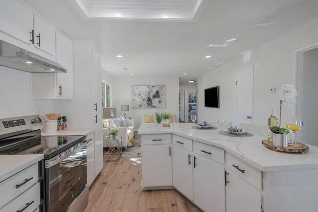 Foto del edificio - 7675 Sunset Ave