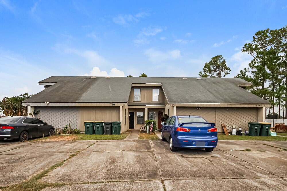 Foto principal - 8385 Century Point Dr N