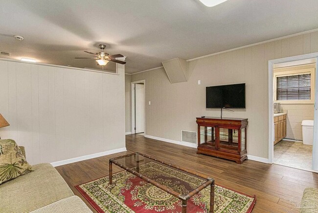 Building Photo - 4021 N 12th Ave