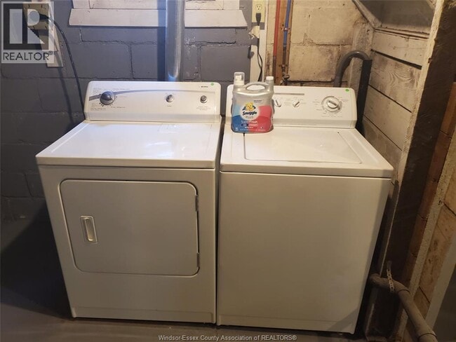 Building Photo - 679 Piche St