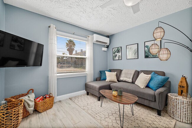 Building Photo - 106 11th St